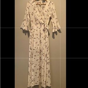 CALS Flow sleeve floral dress